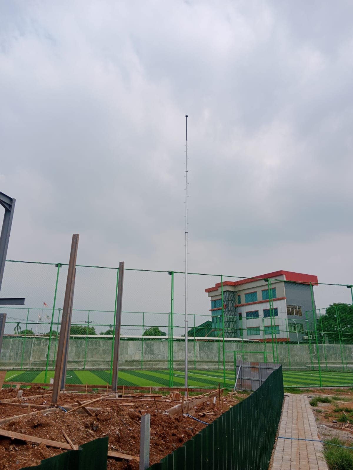 Pemasangan Penangkal Petir Mini Soccer
